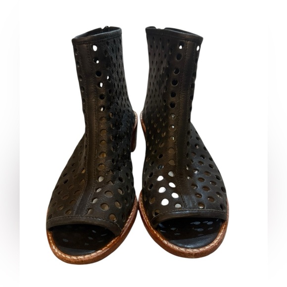 Loeffler Randall booties size 6 excellent condition - Picture 3 of 6